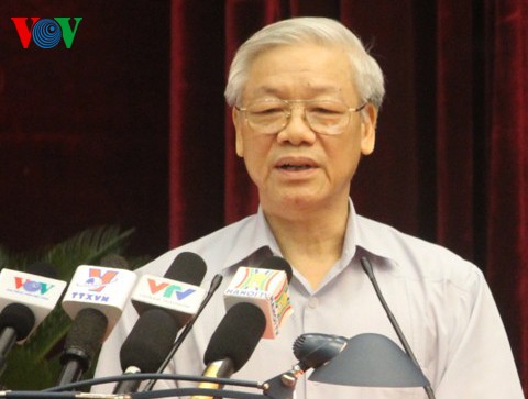 Party politburo meets former senior party and state officials - ảnh 2